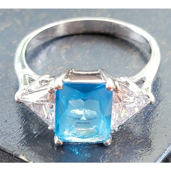 Rhodium Plated Simulated Blue Topaz Ring - Size 9.5 - Tri-Stone Elegance - Picture 1 of 12